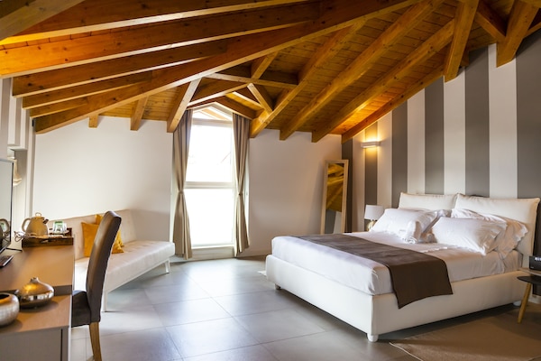 Luxury Room (Parvati) | Cadar Frette Itali, peralatan tempat tidur premium, bar mini