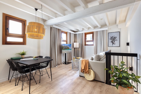 Duplex Preferential Suite | Living area | Flat-screen TV