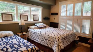 3 bedrooms, iron/ironing board, travel crib, WiFi (free)