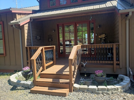 Exterior detail. Lake Quinault, gateway to Olympic Peninsula and Olympic National Park