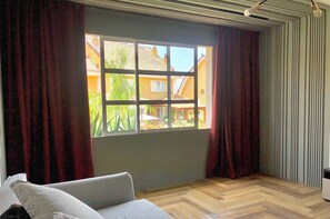 Télévision, chaîne hi-fi
