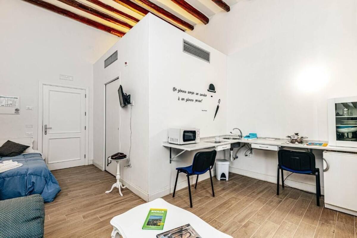 Desk, WiFi (free), individually decorated, individually furnished