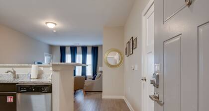 2 Bd/2 Bth Condo *Walk to Downtown* #403