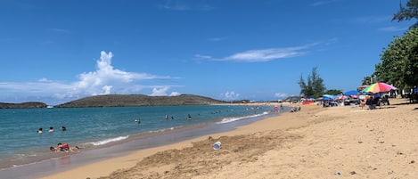 靠近海滩