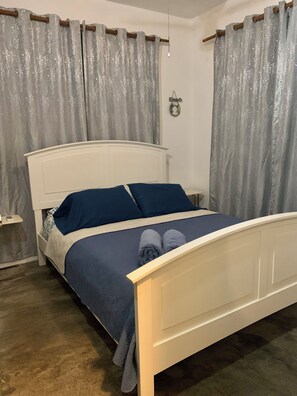 3 habitaciones, escritorio, wifi gratis y ropa de cama 