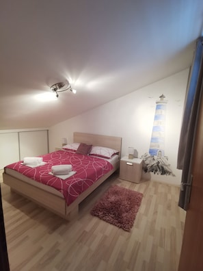 Casa família | 3 quartos, escrivaninha, espaço de trabalho para notebook