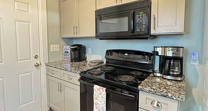 Steps Away Downtown Douthit Greenville Getaway!