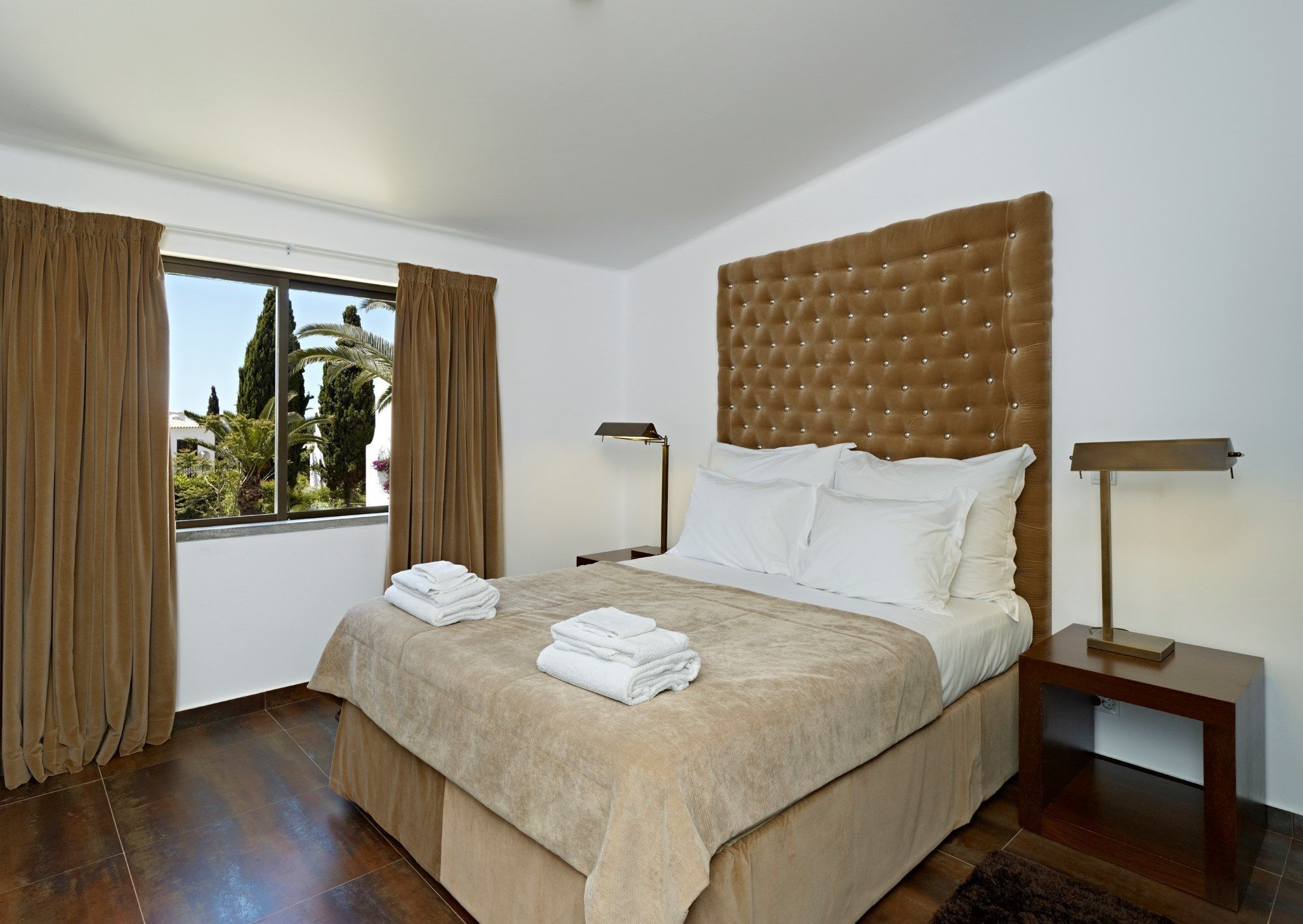 2 bedrooms, in-room safe, iron/ironing board, free WiFi