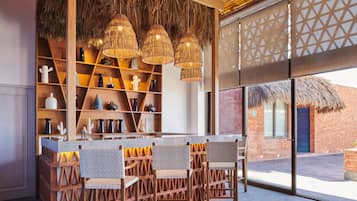 2 bar/dinlenme salonu