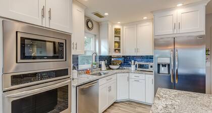 Peaceful,Community Pool, Trail Access & Walk To Pickleball Court!