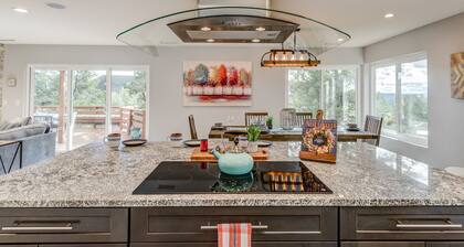 Peaceful,Community Pool, Trail Access & Walk To Pickleball Court!