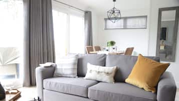 Superior Apartment, Ensuite (With Hot Tub) | Interior