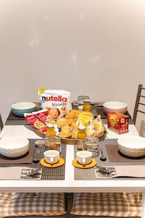 Free daily buffet breakfast - Carrara Deluxe Home (Bergamo)