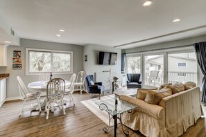 TV - PRIME Resort Location! Beachside, Ocean View, Pool Access! (Isle Of Palms)