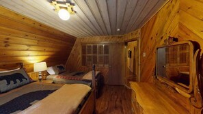 5 bedrooms, iron/ironing board, free WiFi, bed sheets - 33 MI to YNP | Private Dock | Sleeps 14 (Island Park)
