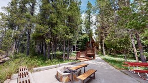Outdoor dining - 33 MI to YNP | Private Dock | Sleeps 14 (Island Park)