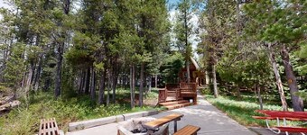 33 MI to YNP | Private Dock | Sleeps 14