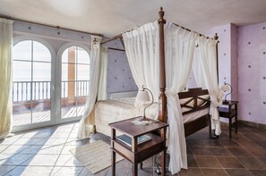 8 bedrooms, iron/ironing board, travel cot, free WiFi - Leandro – Large first line Villa with Private Pool and access to the sea! (El Campello)