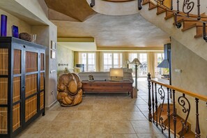 Interior - Leandro – Large first line Villa with Private Pool and access to the sea! (El Campello)