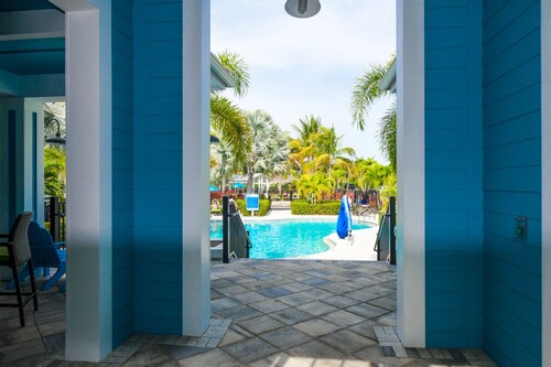 Changes in Latitude! Gulf Views and Pool!