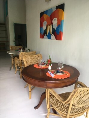 Café da manhã com buffet grátis todos os dias
