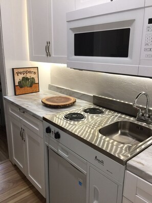 Fridge, microwave, oven, stovetop
