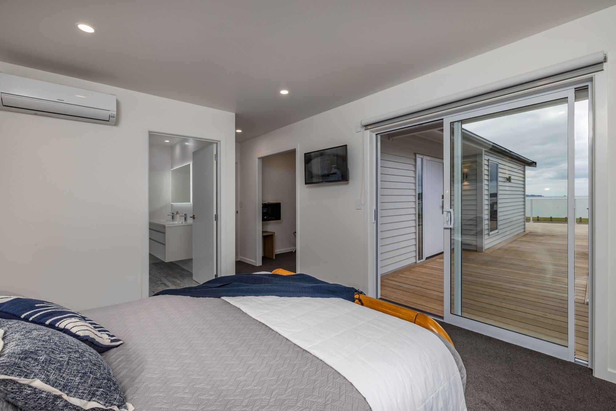 5 bedrooms, iron/ironing board, WiFi