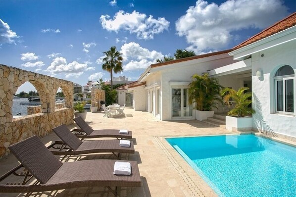 Pool - Villa ONE (Lowlands)