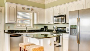 Unclassified image, 3 of 27, button - Dog-friendly Home With Amazing Views & Spacious Deck (Dauphin Island)
