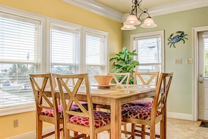 House, 4 Bedrooms, Patio, Bay View | Private kitchen