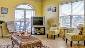 Unclassified image, 4 of 27, button - Dog-friendly Home With Amazing Views & Spacious Deck (Dauphin Island)