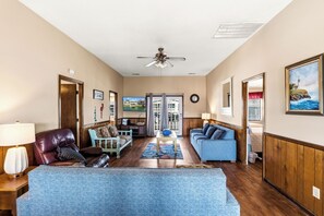 Smart TV, Netflix, DVD player, books