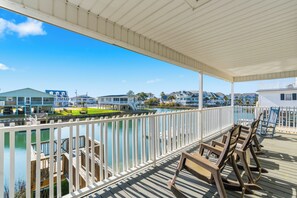Property grounds - High Tide - A Fisherman's Delight: 4 BR Channel Home w/ Boat Ramp in Cherry Grove (North Myrtle Beach)
