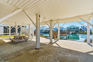 Outdoor dining - High Tide - A Fisherman's Delight:  4 BR Channel Home w/ Boat Ramp in Cherry Grove (North Myrtle Beach)