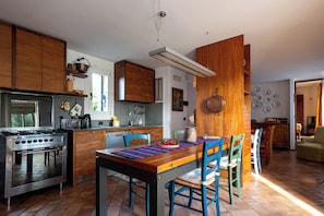 Micro-ondes, four, plaque de cuisson, lave-vaisselle