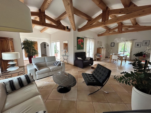Villa Cigalo with private pool and electric vehicle charging station