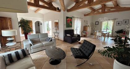 Villa Cigalo with private pool and electric vehicle charging station
