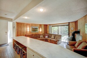 Interior - New Listing! Strike Gold at this Prime Location - Bus Route-Fast WiFi (Breckenridge)