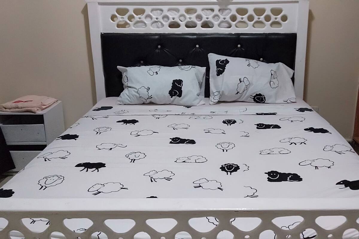 Basic Single Room, 1 Bedroom | Iron/ironing board, WiFi (free)