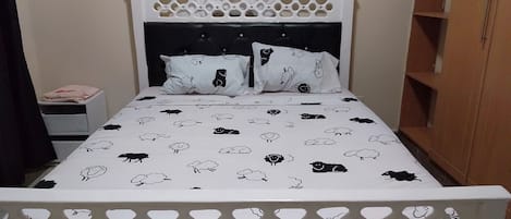 Basic Single Room, 1 Bedroom | Iron/ironing board, free WiFi