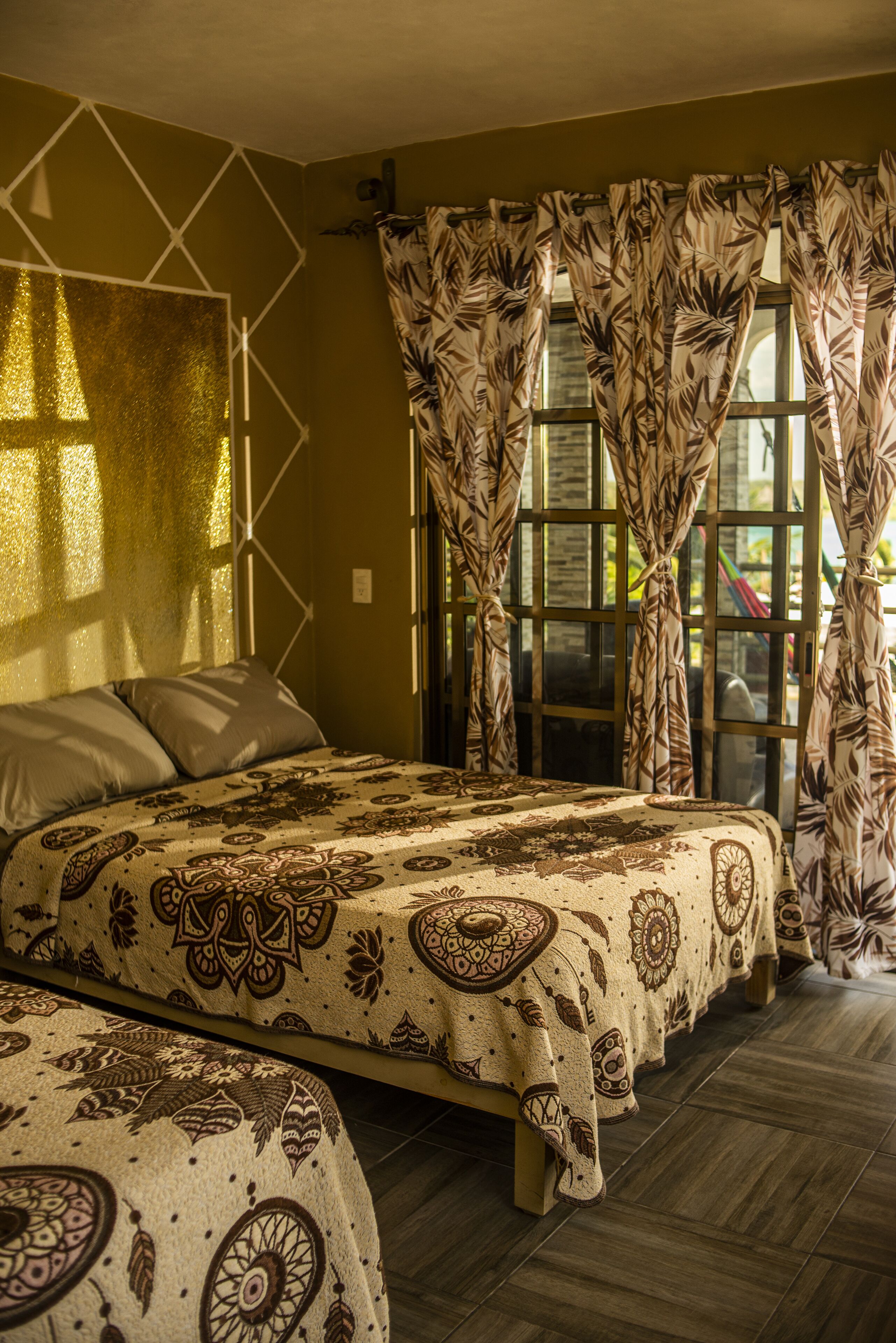 Habitación familiar doble, 2 camas dobles, terraza, vistas a la laguna | Ropa de cama de alta calidad y edredones de plumas