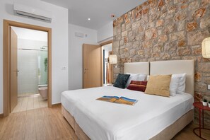 3 habitaciones, caja de seguridad en la habitación y escritorio 