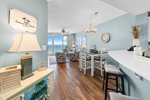 Dining - Beachfront 2BR Condo in Gulf Shores - Pools, Spa & steps from Beach Access (Gulf Shores)