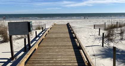 SEA PINES, 15 BLACK SKIMMER, 3RD ROW BEACH HOUSE, GREAT LOCATION, 2 NEW BATHS