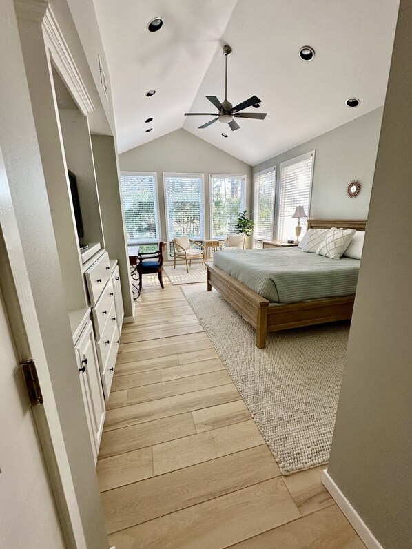 5 bedrooms, desk, iron/ironing board, free WiFi