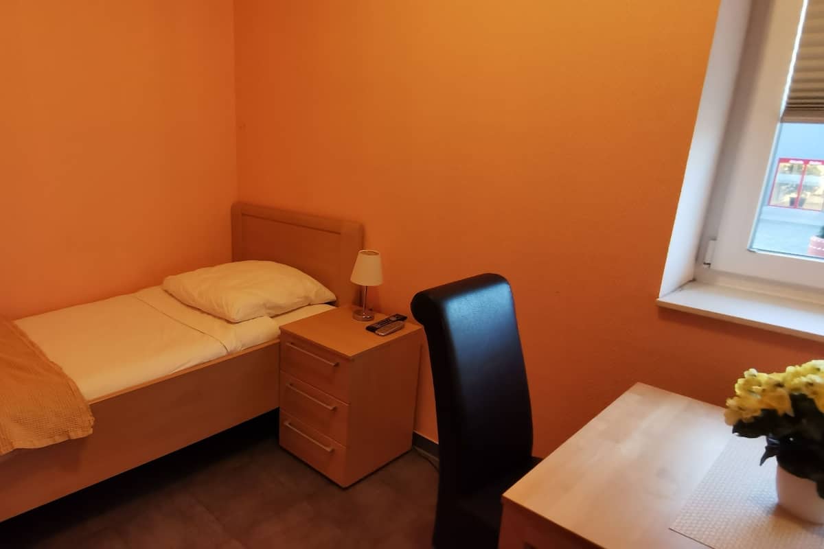 Economy Single Room | Soundproofing, WiFi (free)