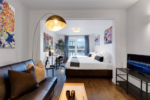 01-LIVING-ROOM-01-hero-open-living-sleeping-area-1277