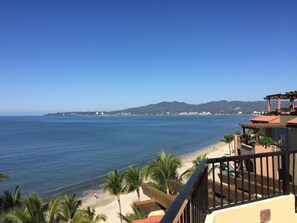 Am Strand, Liegestühle, Strandtücher
