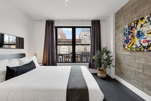 2 bedrooms, desk, iron/ironing board, free WiFi - LiV MTL Plato Spacious 2BR Suite Penthouse Rooftop (Montréal)