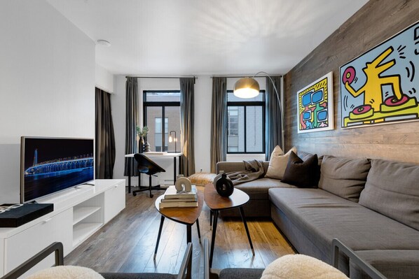 Smart TV - LiV MTL Spacious 2BR Suite F1 Grand Prix Montreal (Montréal)